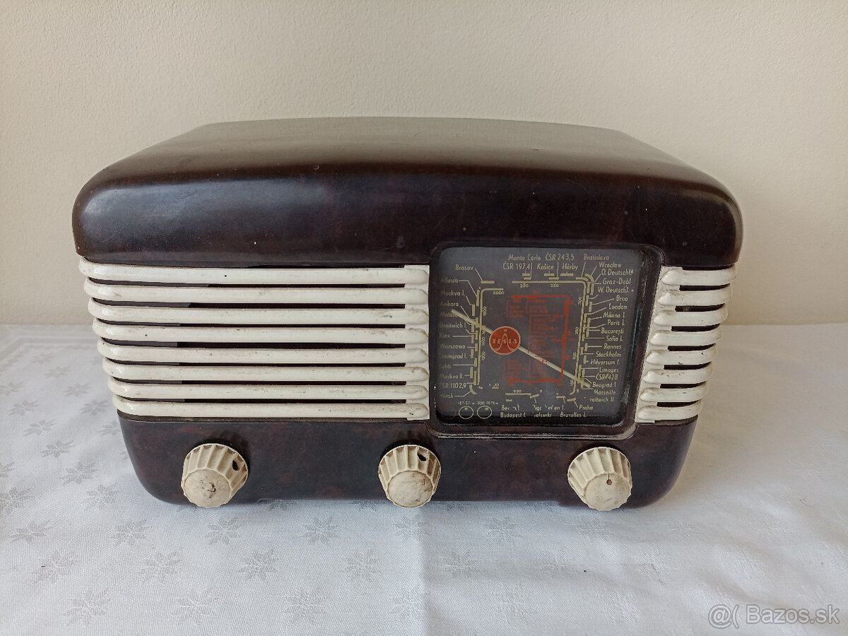 Staré retro bakelitové rádio Tesla Talisman 306U