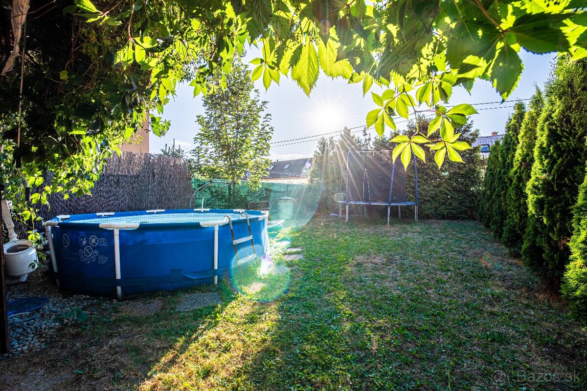 Unikátny 3-izbový byt so záhradou, bazénom, garážou a parkov