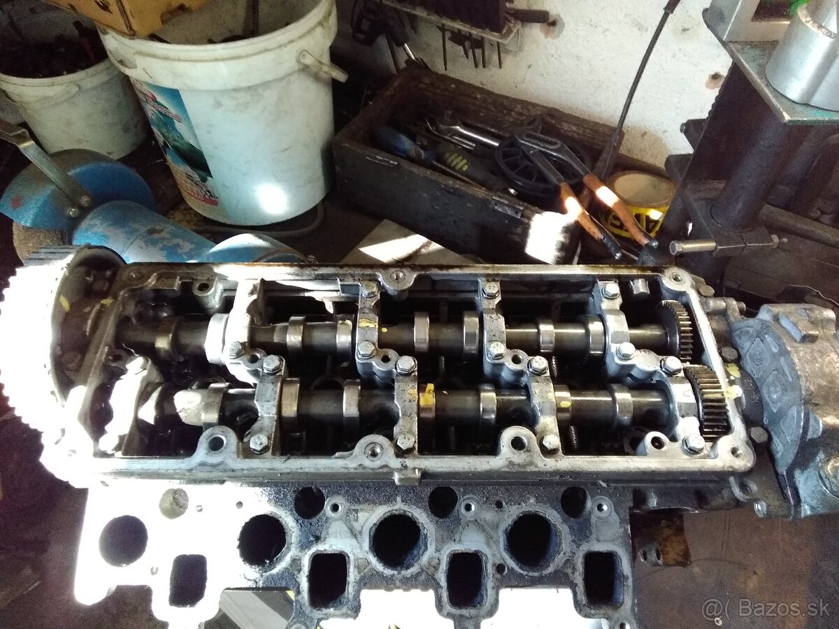 Predám hlavu motora na vw Passat B7