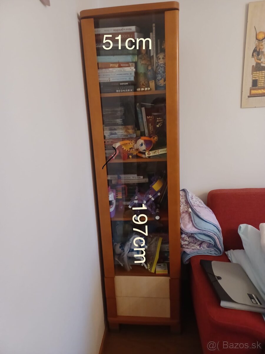 Skrinka so sklom