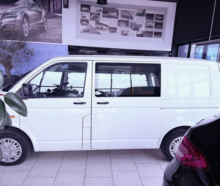 Volkswagen Transporter T5 1.9TDi 6miest.