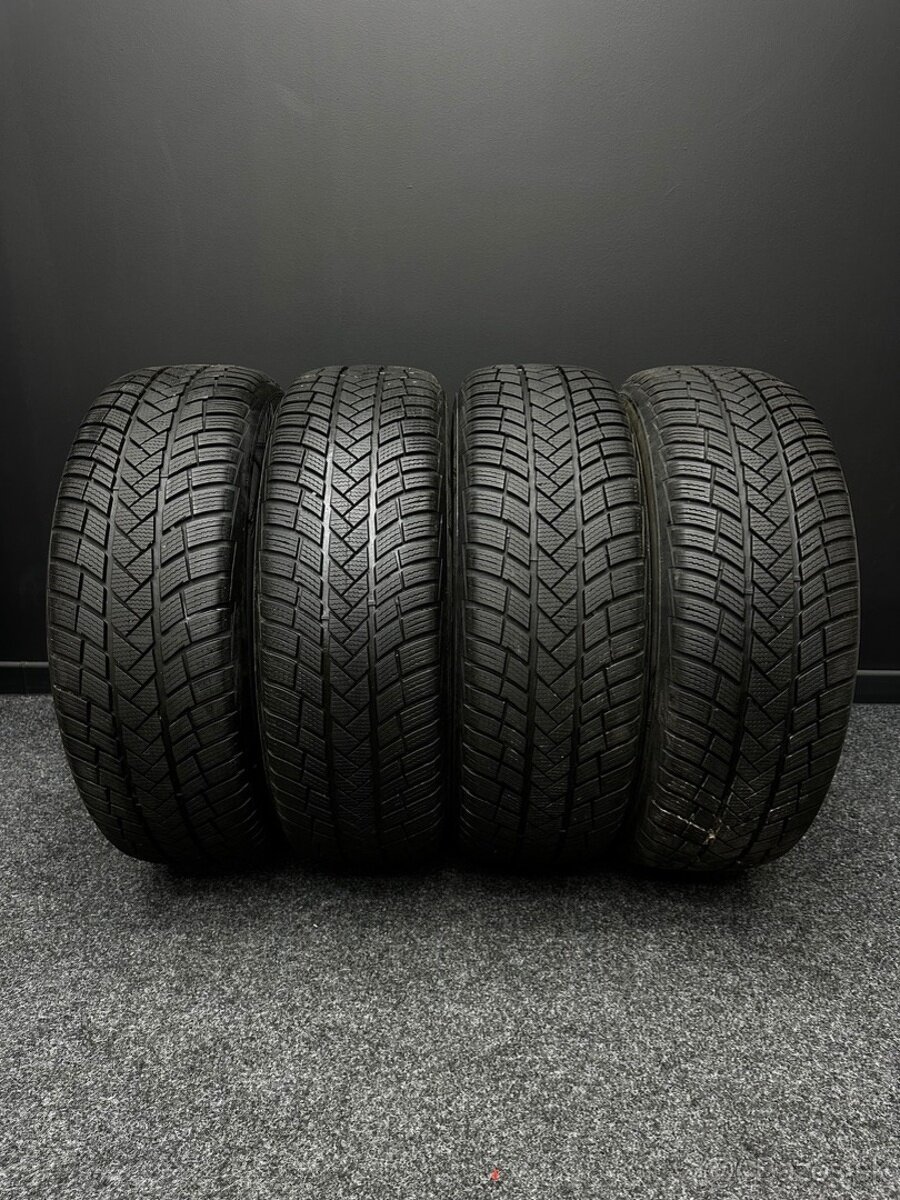 Sada pneu Vredestein 235/65/17 108V
