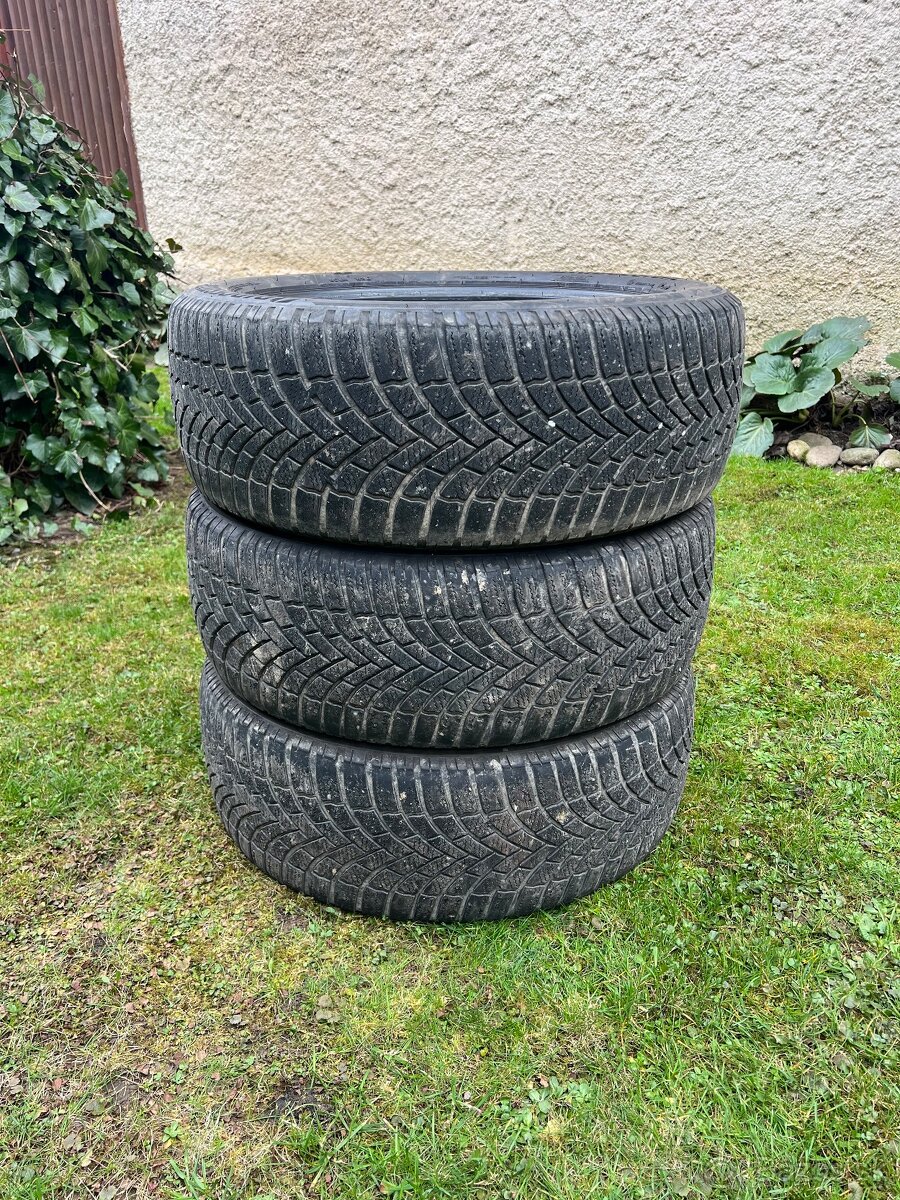 Bridgestone Blizzak LM005 215/55 R17