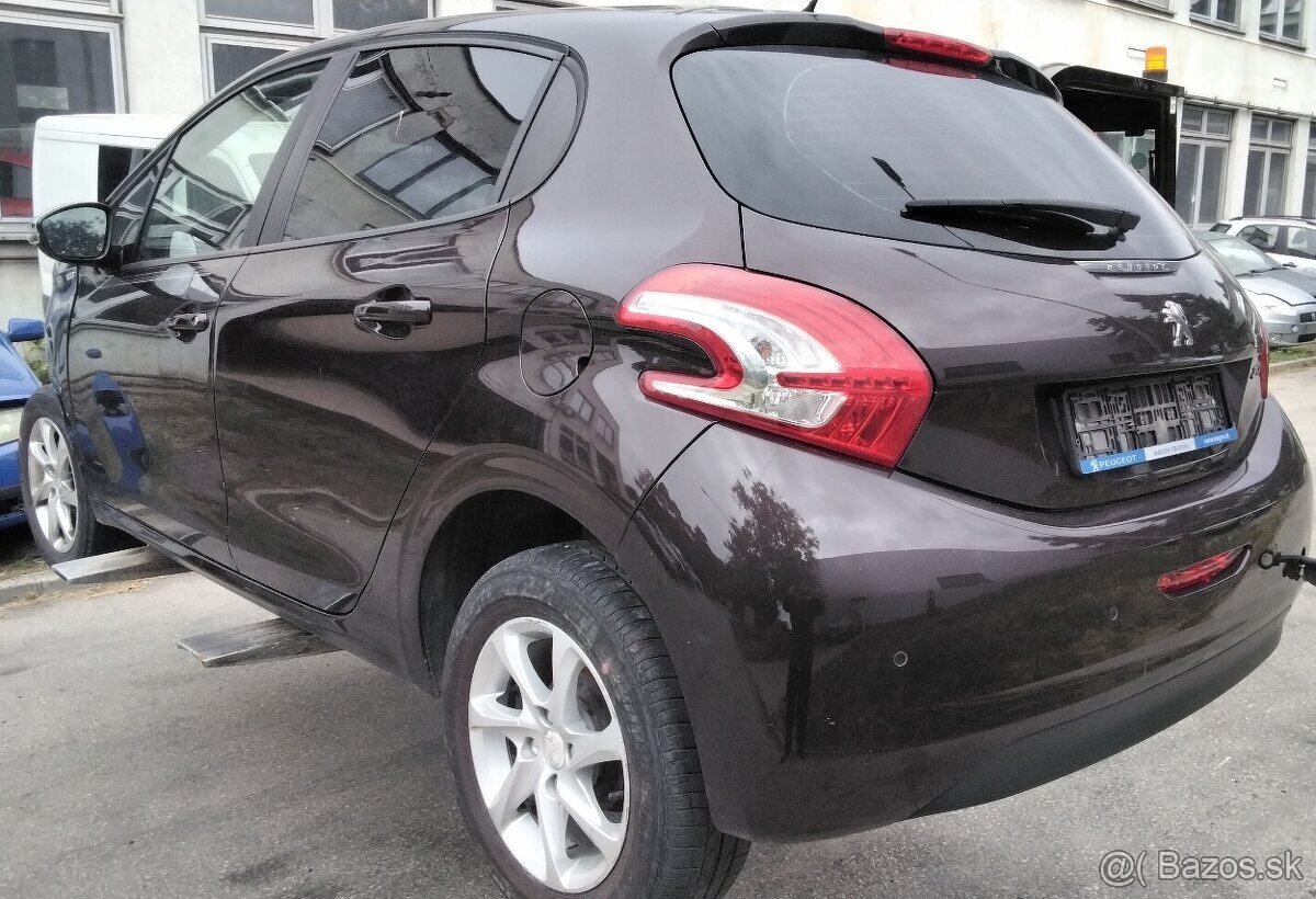PEUGEOT 208 1.2 2013 PREDÁM DVERE, NÁRAZNÍK, piate dvere, PR