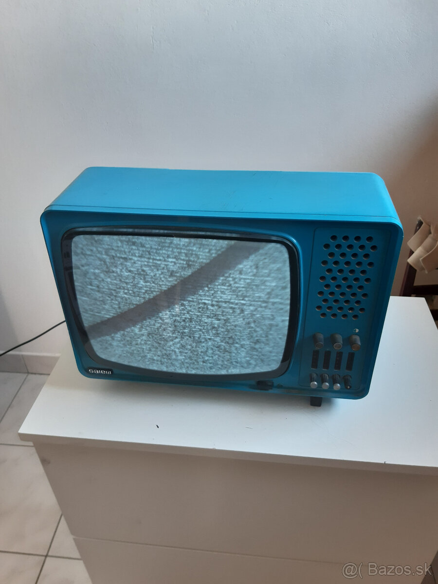 Retro televízor Tesla Satelit