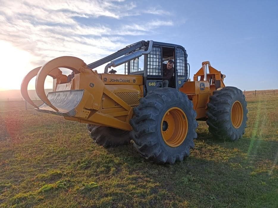 John deere 640D lkt skidder
