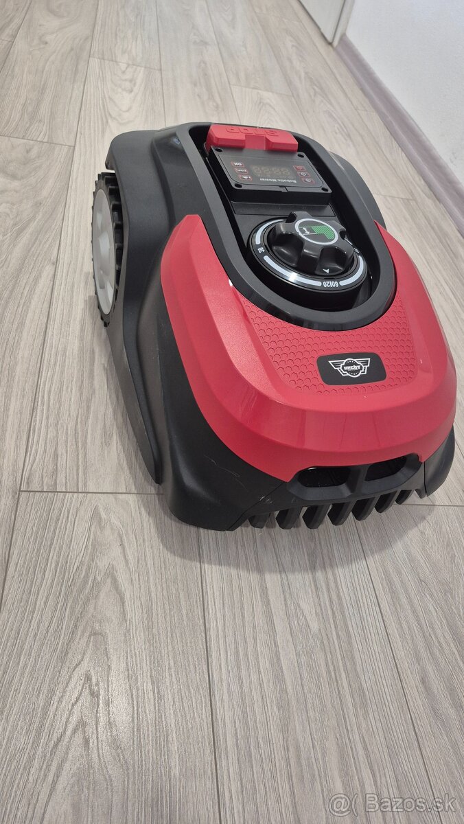 Hecht 5612 roboticka kosacka
