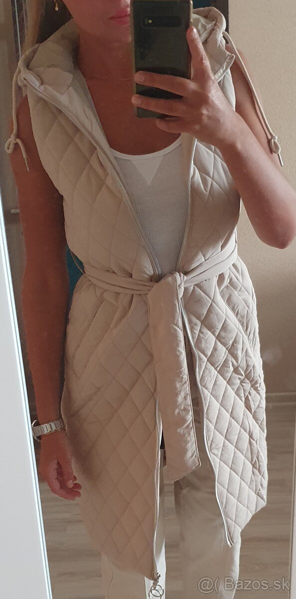 Prešívana dlhá/midi vesta s kapucňou vel.34/xs
