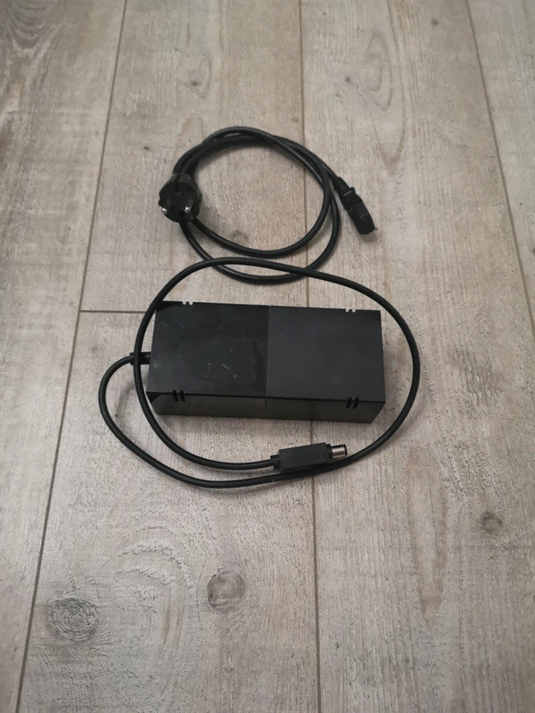 elektricky adapter pre konzolu xbox one