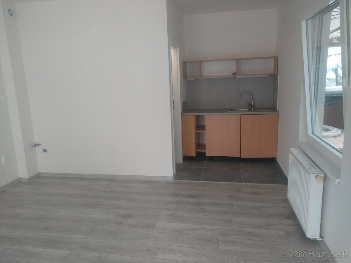 Ponúkame na prenájom obchodný priestor Národná ulica, Žilina