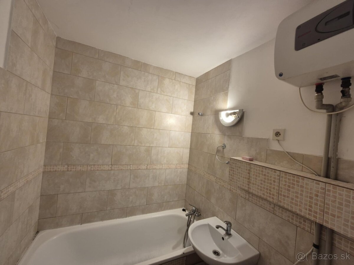 Predám 1 iz. byt, ul. Hviezdoslavova, Komárno