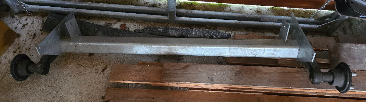 Nebrzdená náprava Knott - VG13-M