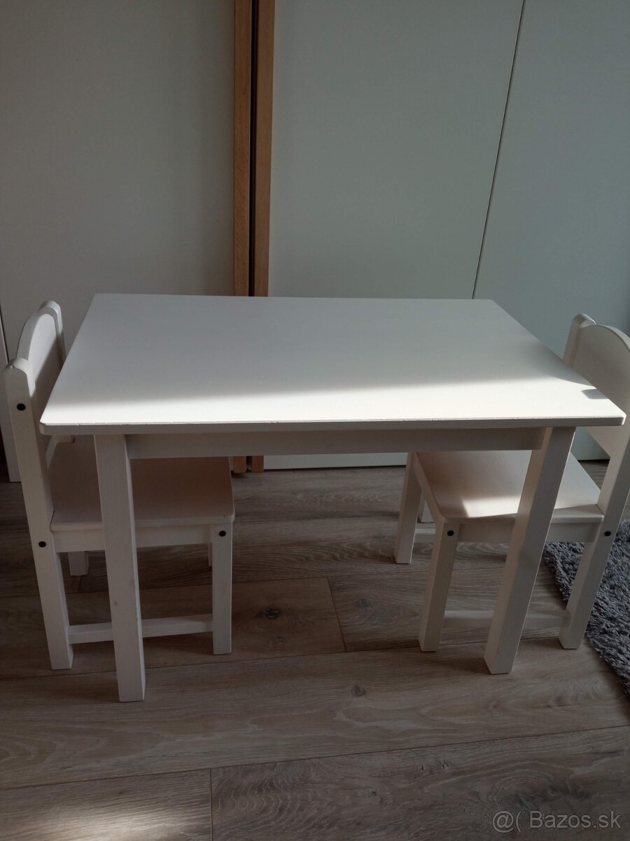 Detský stôl a stoličky