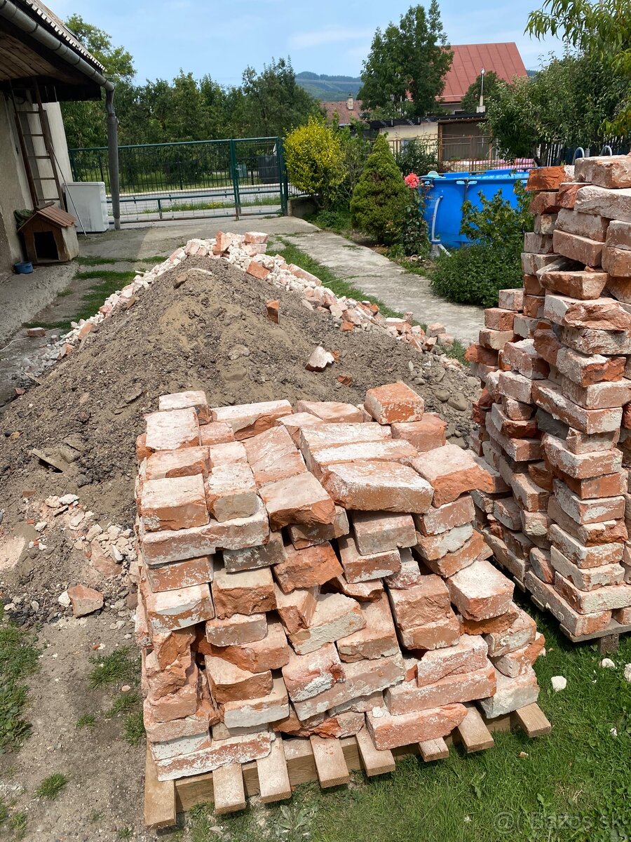 Škvára, suť, pálená tehla
