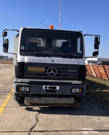 Plniaca cisterna Mercedes Benz model E3308 na PREDAJ