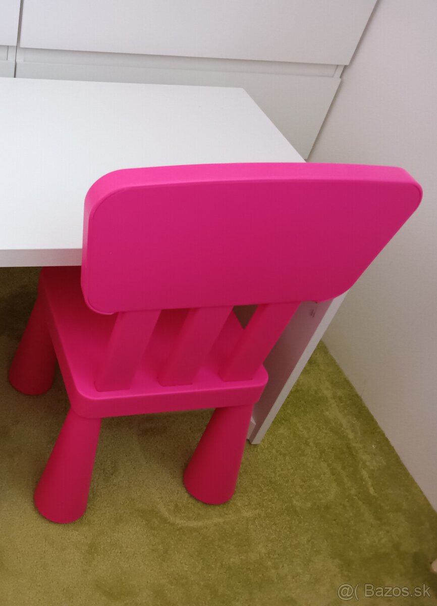 Biely stolík STUVA ružová stolička MAMMUT