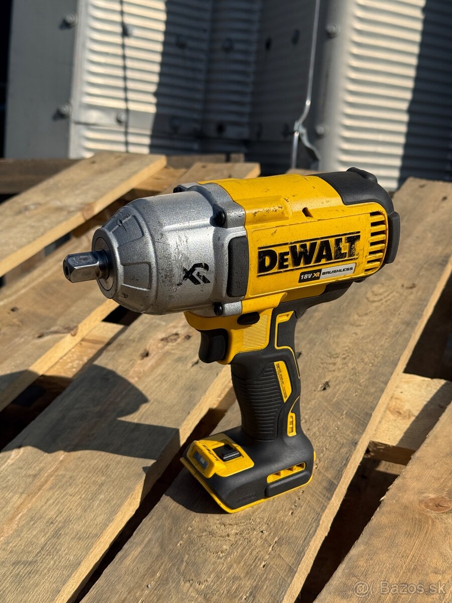 AKU razovy uťahovák Dewalt