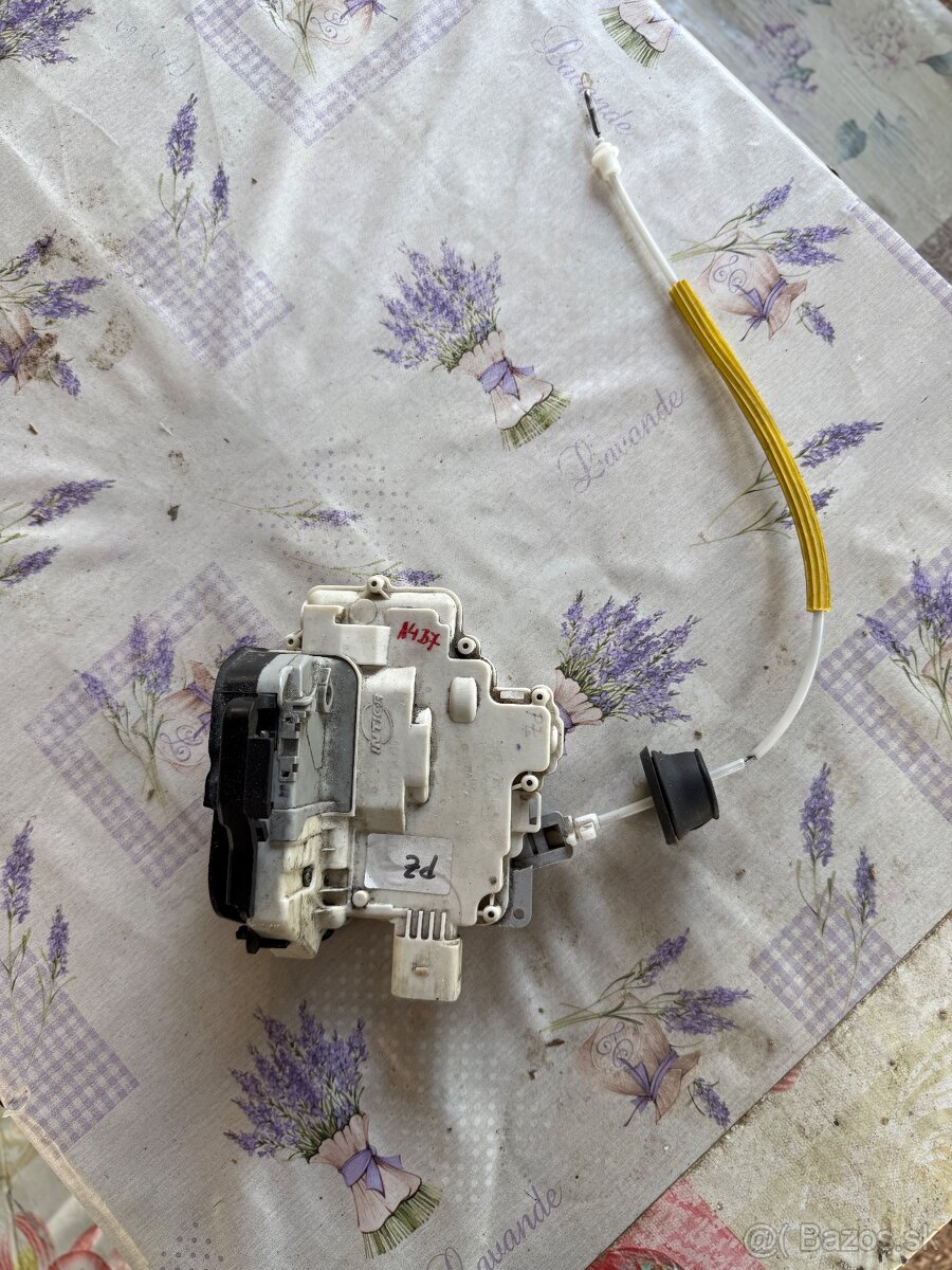 Predám pravý zadný zámok na Audi A4