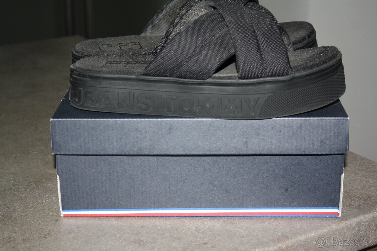 Tommy Hilfiger Jeans slapky vel.38/39