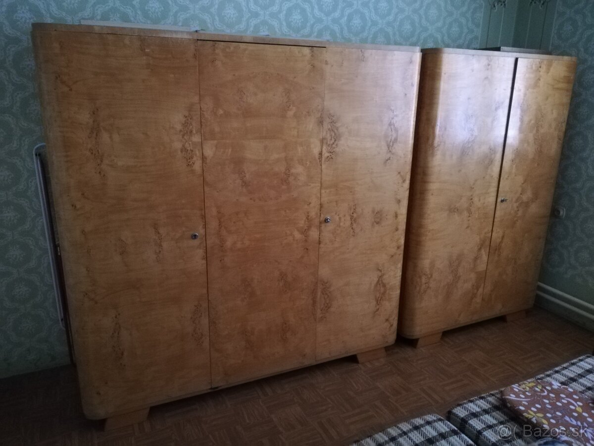 Skrine, zrkadlo, nočné stolíky