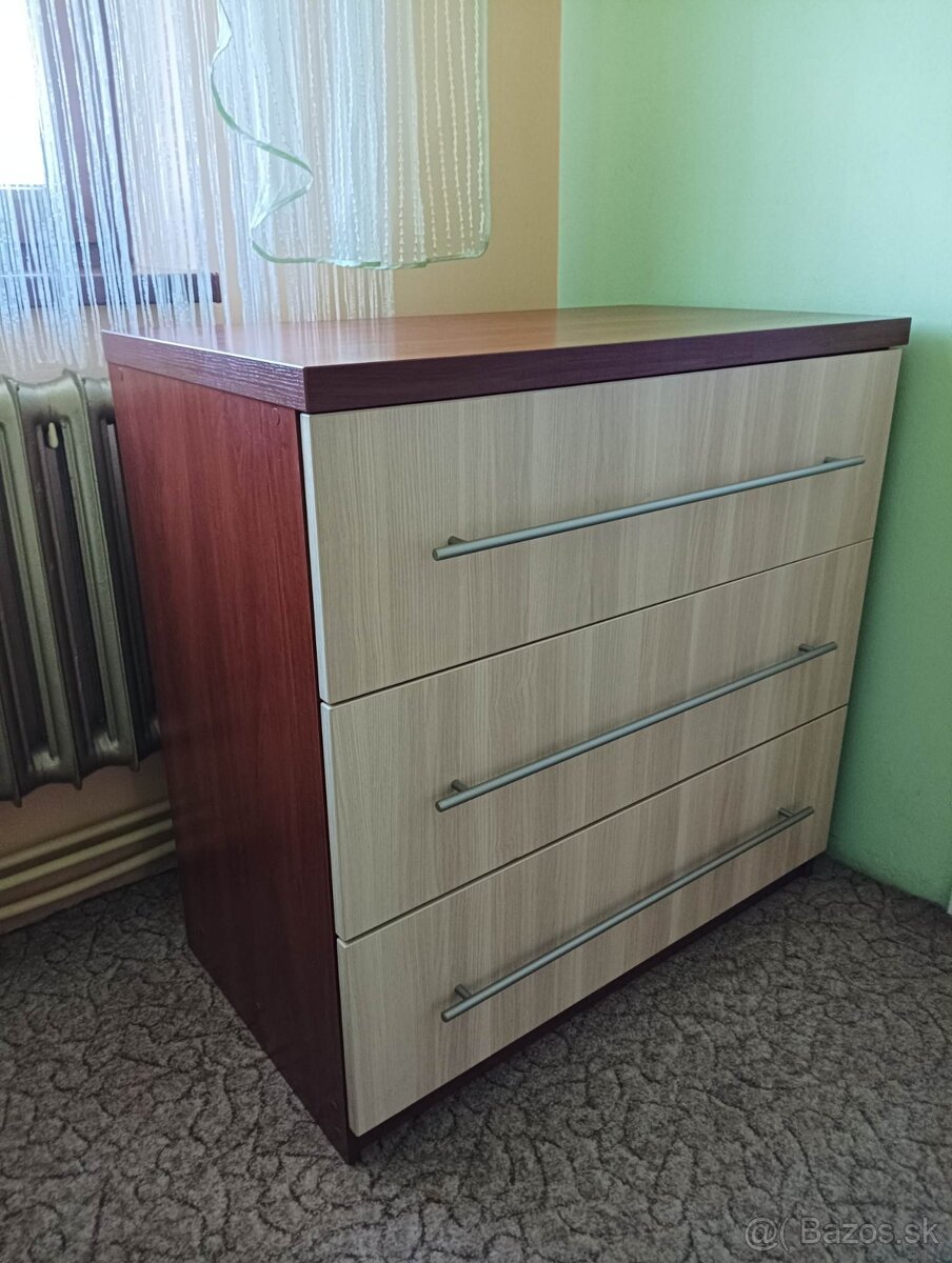 šatníková skriňa a komoda