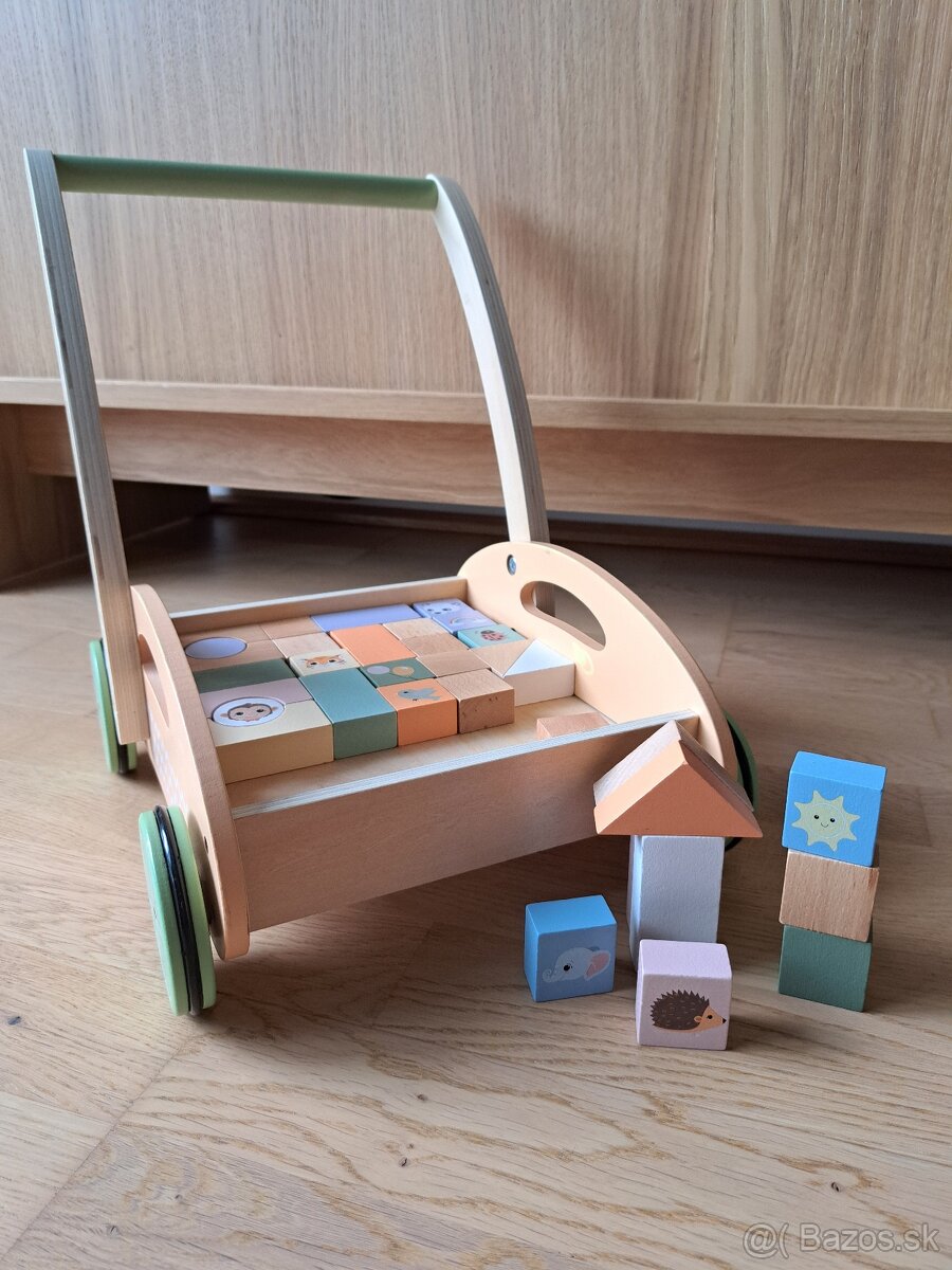 Drevený vozík s kockami Jouéco