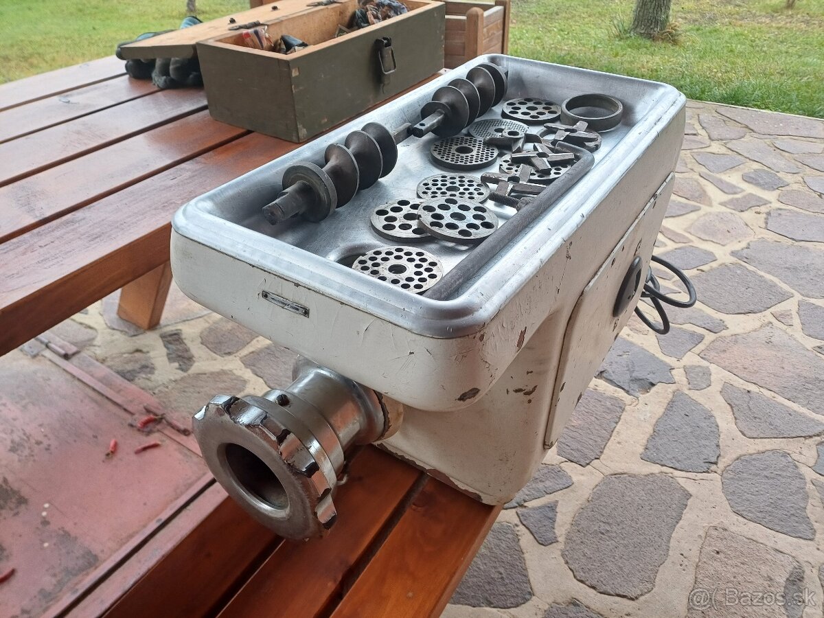 Elektrický mlynček na mäso