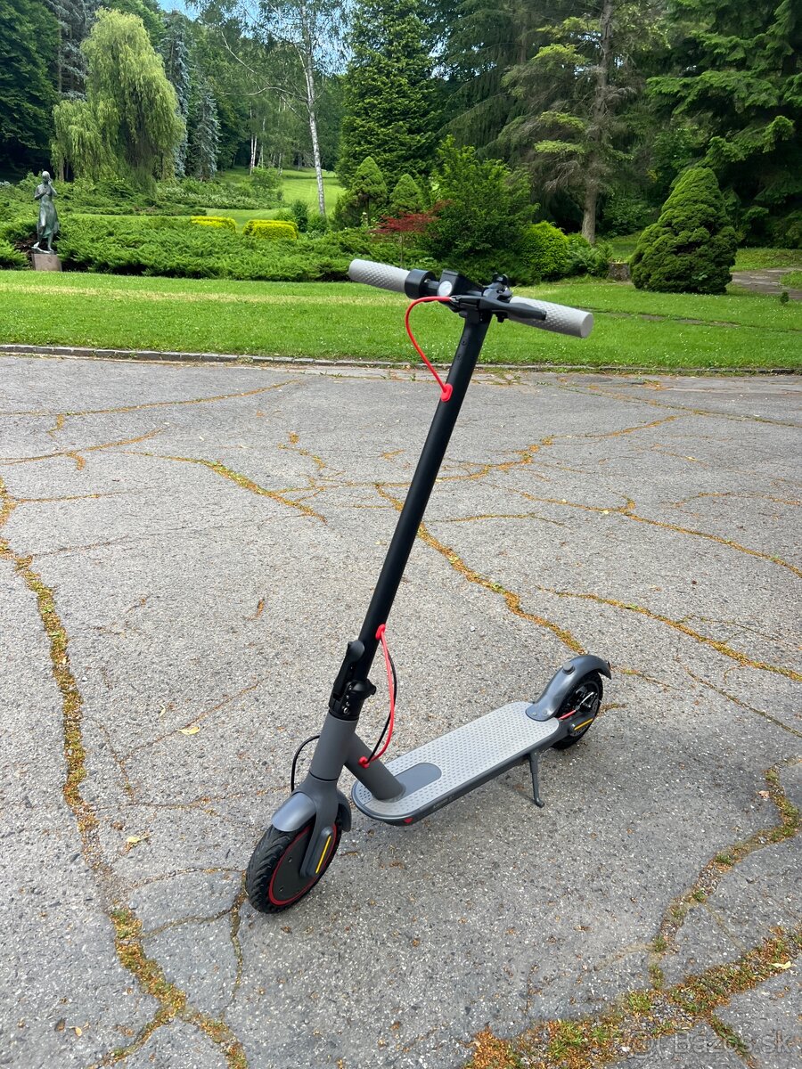 ČISTO NOVÁ ELEKTRICKÁ KOLOBEŽKA 350W – V KRABICI