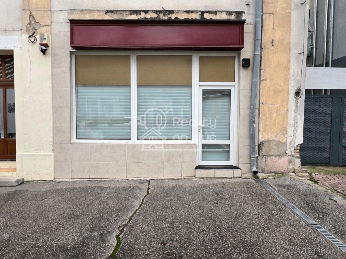 Na prenájom obchodný priestor na Ul. M.R. Štefánika v centre