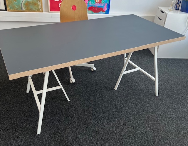 Kancelársky stôl IKEA