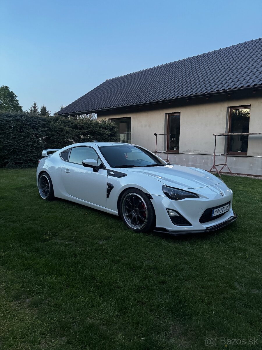 Toyotu GT86 (2013 | 147 kW | len 112 000km)