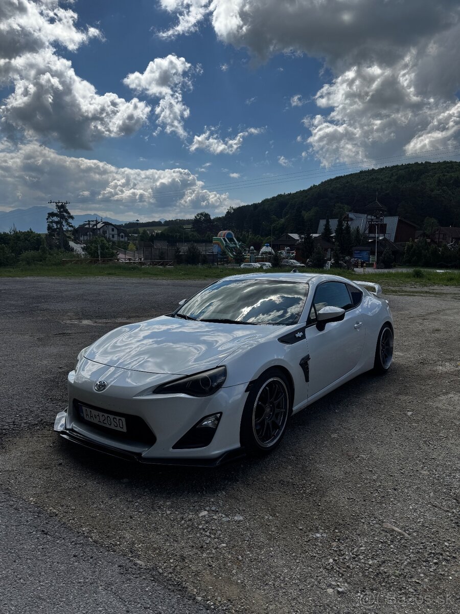 Toyotu GT86 (2013 | 147 kW | len 112 000km)