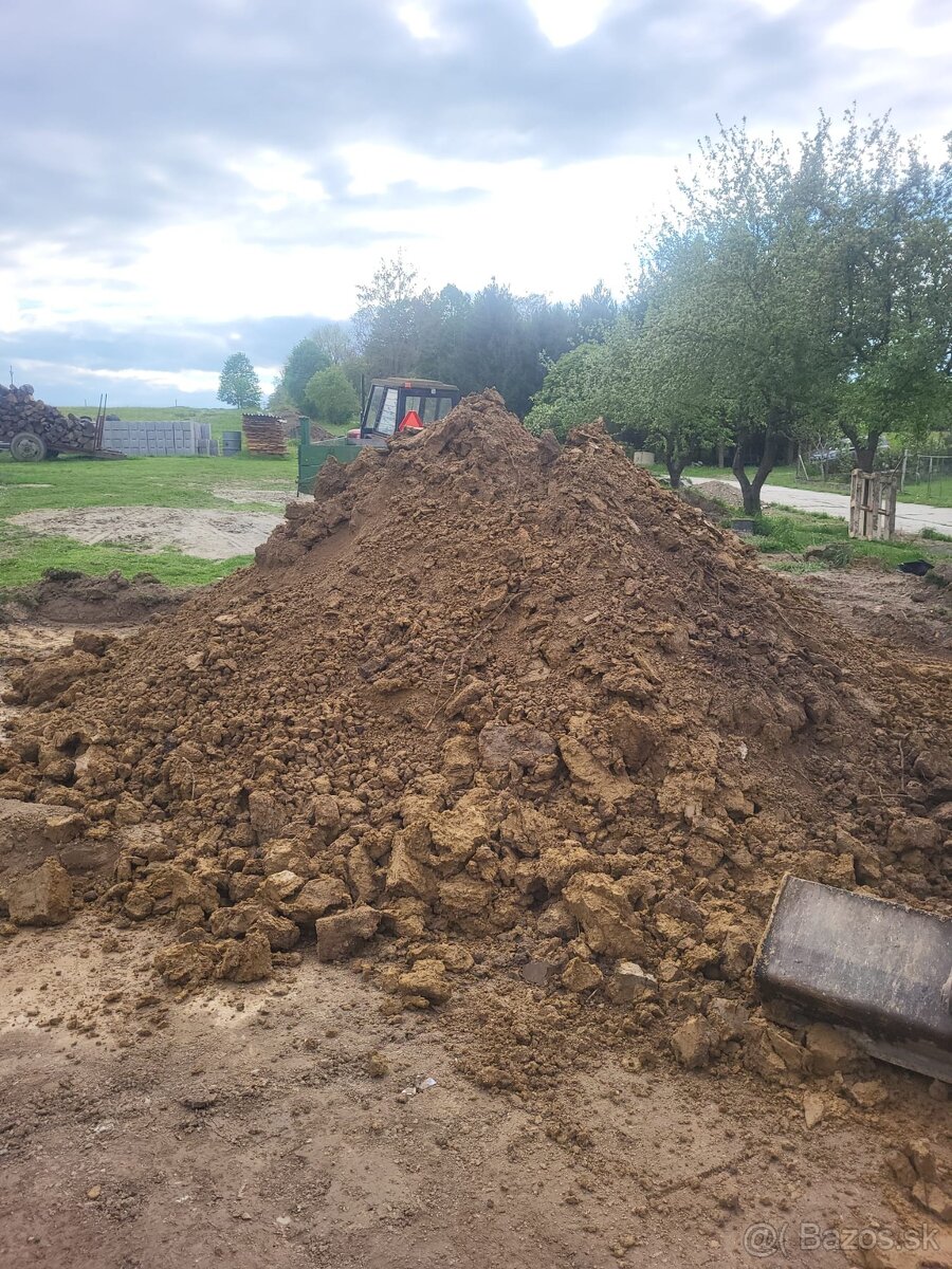 Darujem hlinu (súrne)