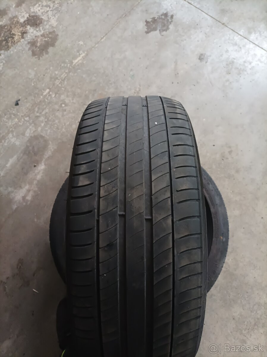 245/45 r19