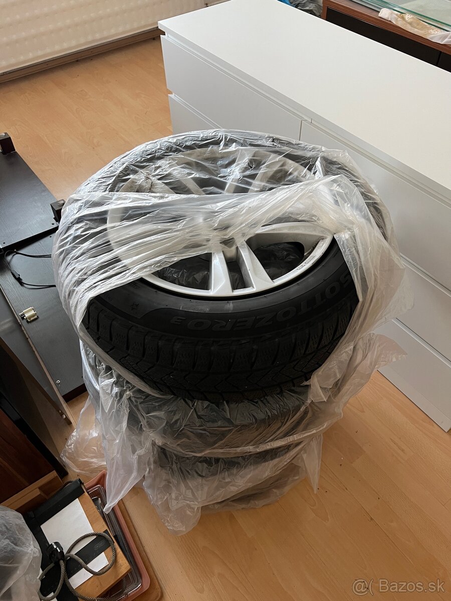 elektrony 16” s pneu Pirelli