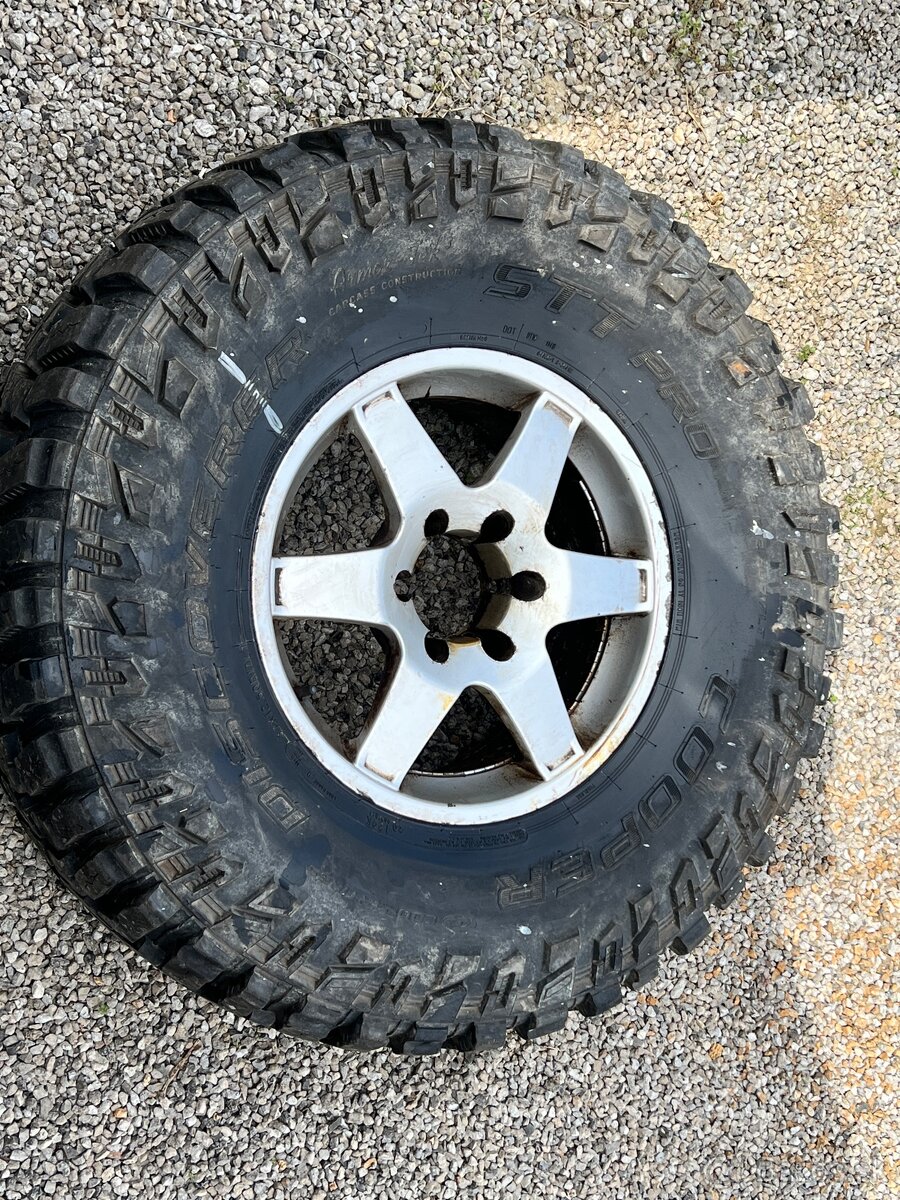 37x12.5 R17