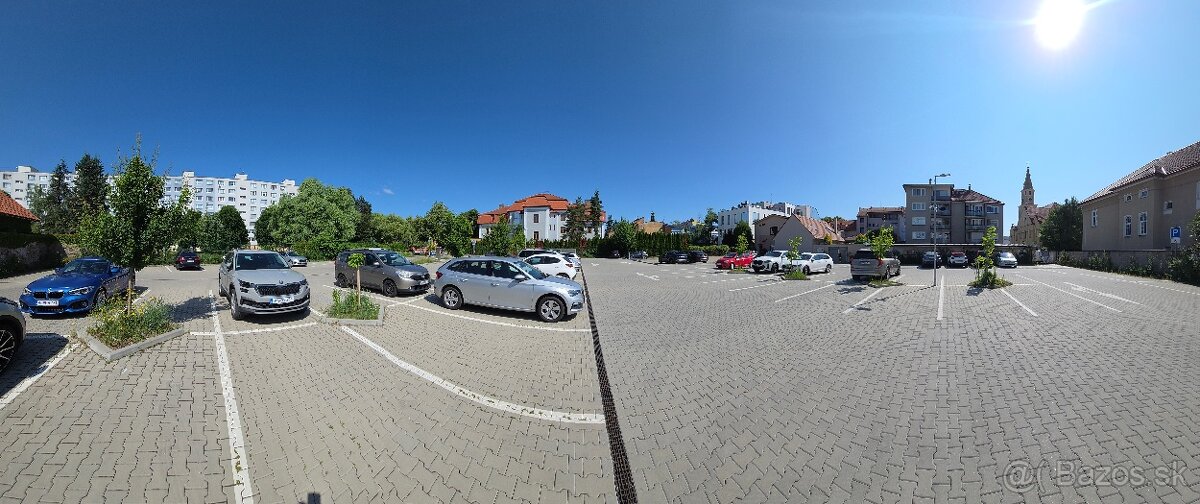 NOVE PARKOVISKO V CENTRE ZVOLENA 1h-1,2euro