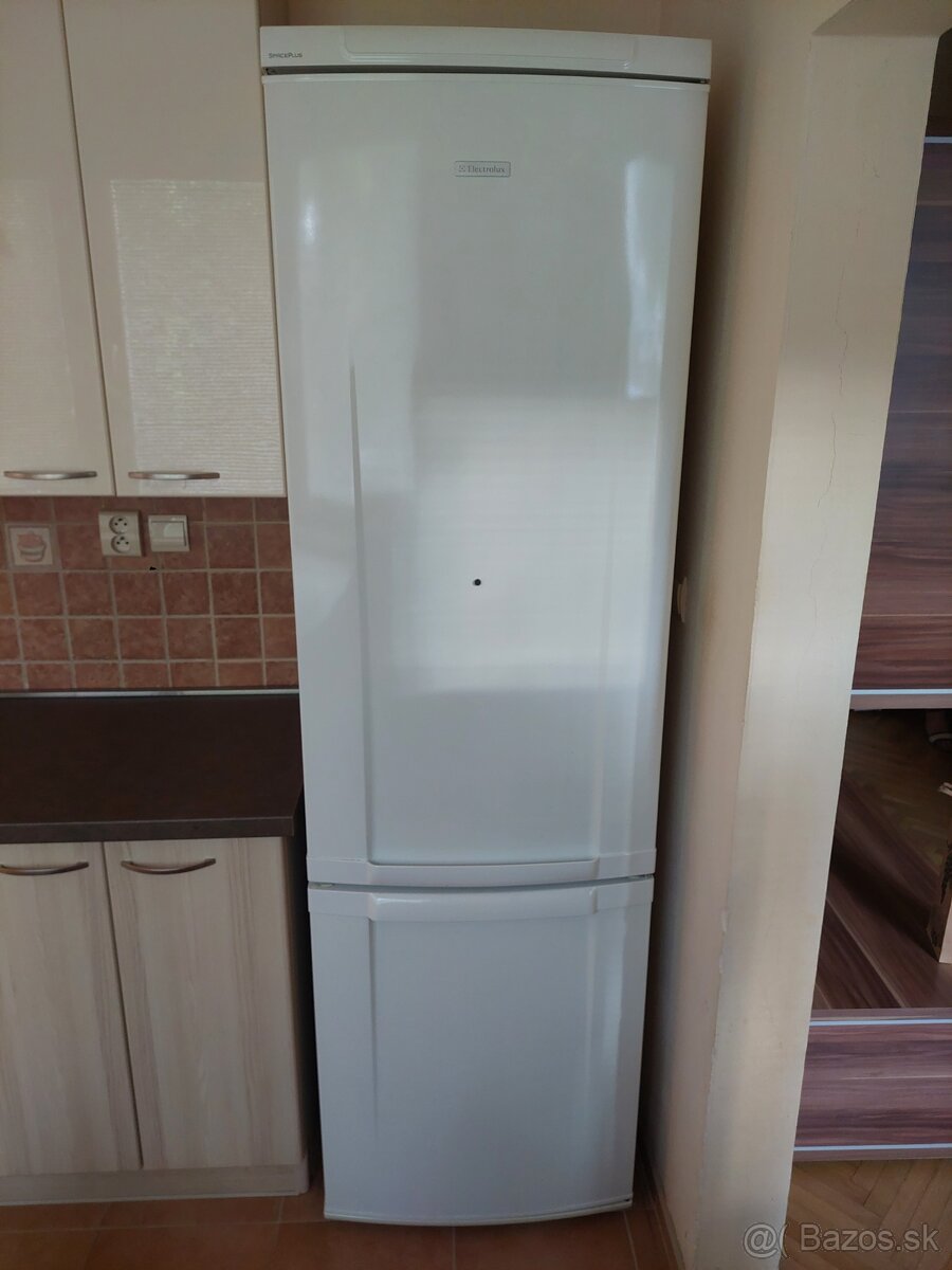 Chladnicka s mracnickou Electrolux