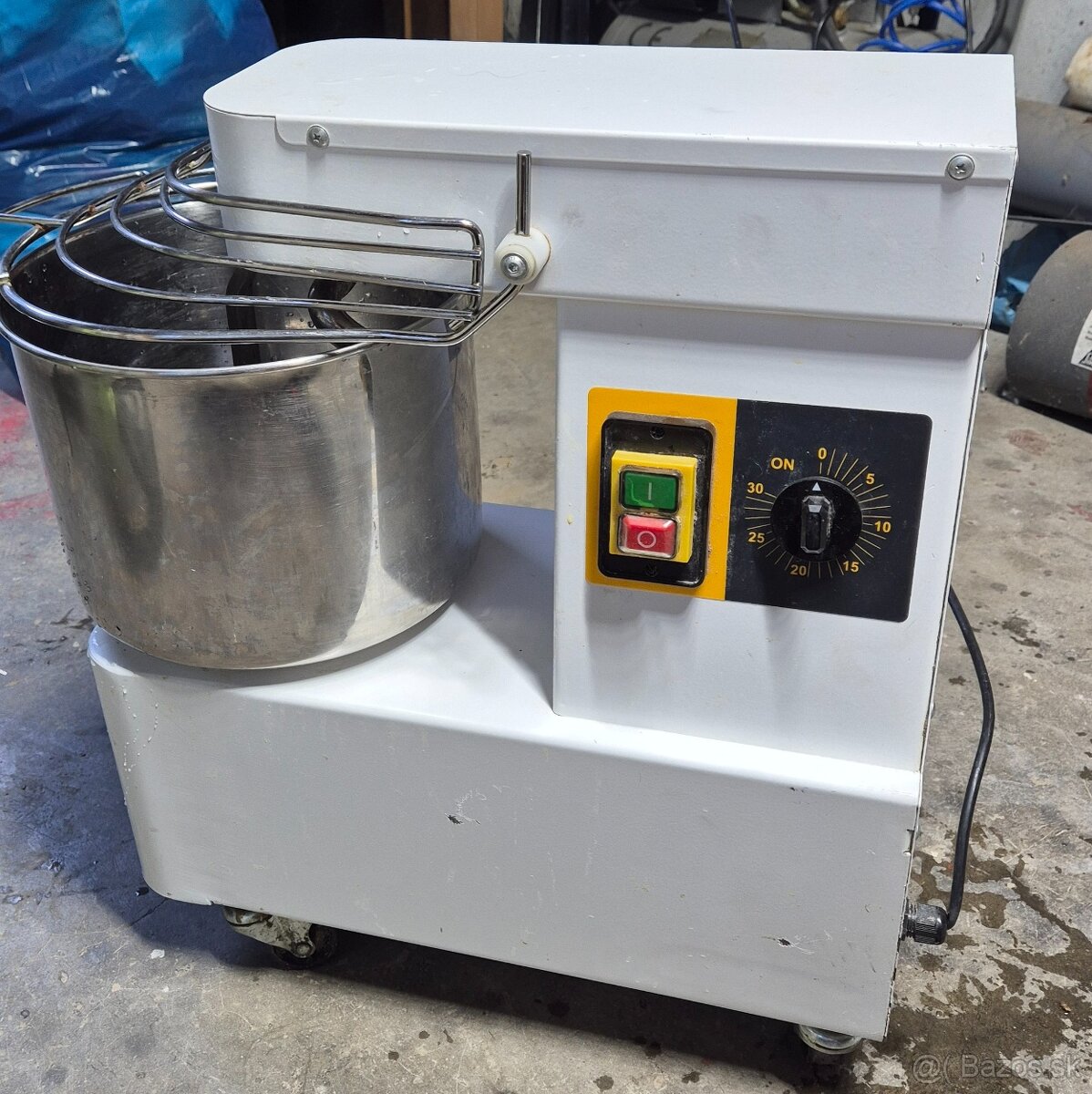 Predam pevný miesič cesta