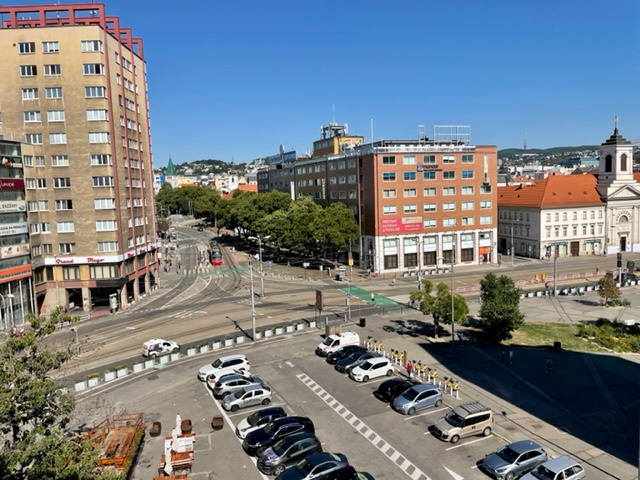 BA I. Staré mesto -3,5 izbový zariadený byt na námestí SNP