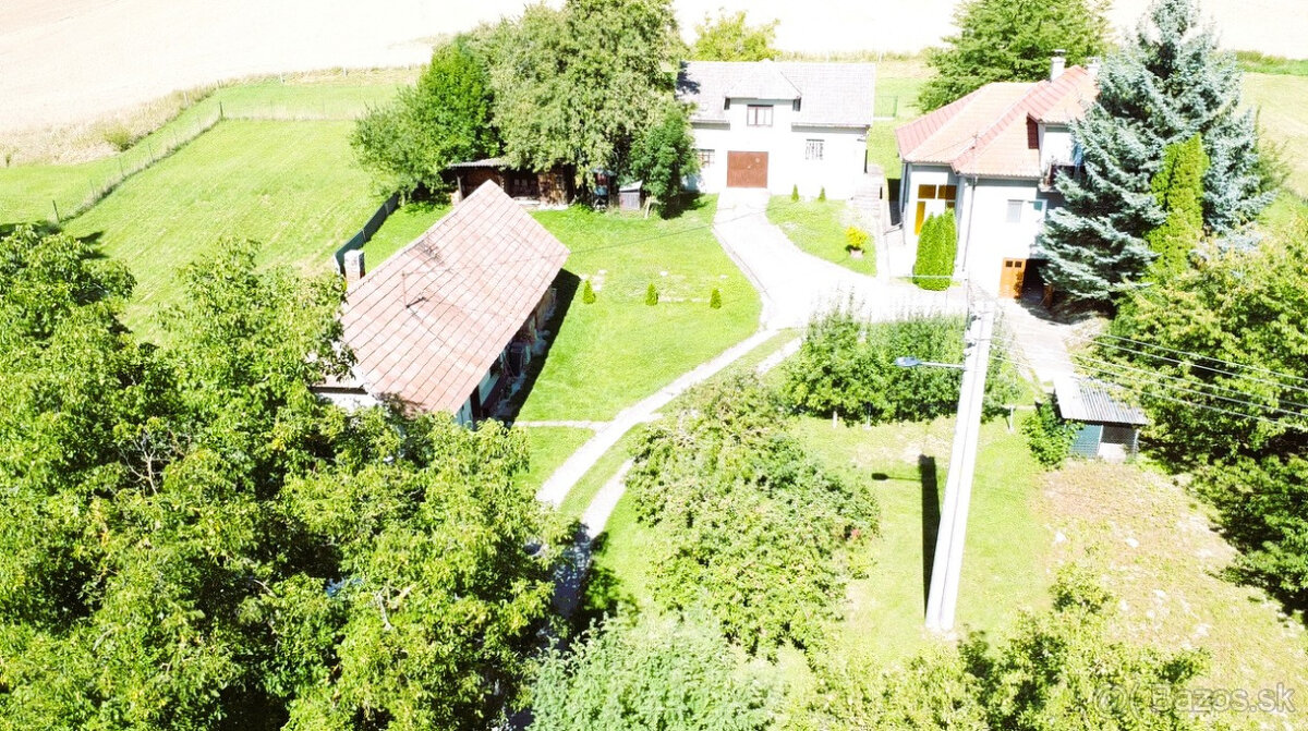 Usadlosť ktorá má až 3domy a luxusný pozemok samota v meste