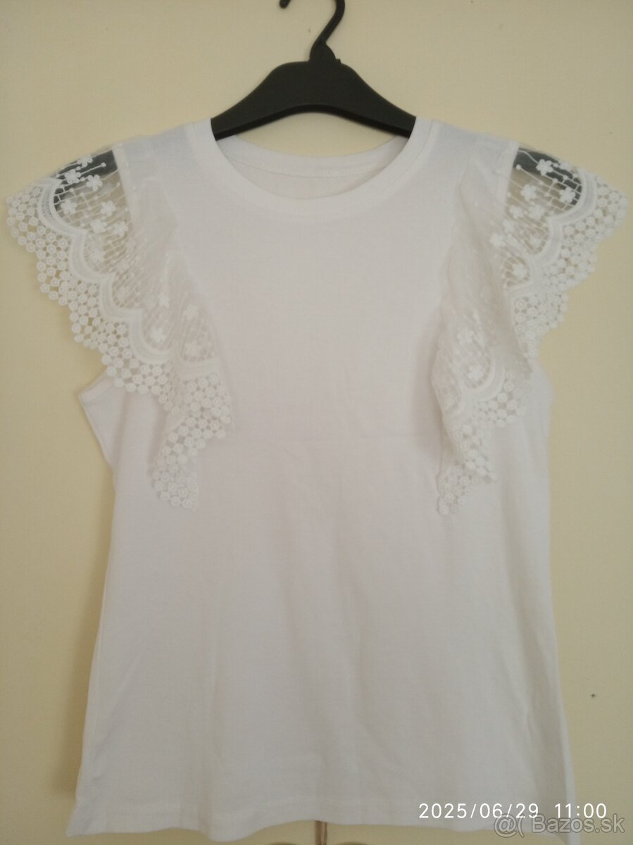 Biele dámske tričko s čipkou, bez rukávov