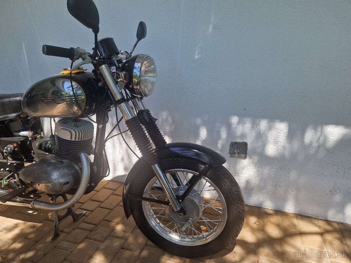 Jawa 250 typ 559 rv 67 platne doklady biele spz