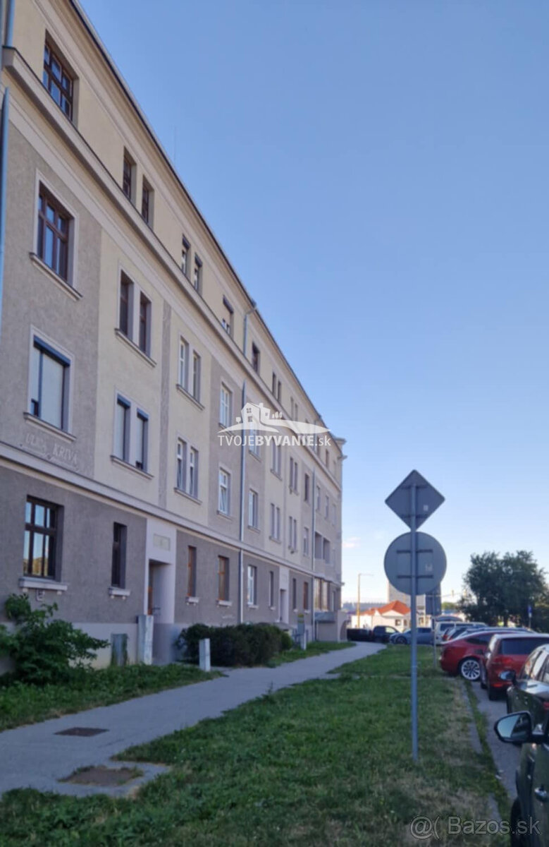 TOP cena - 3-izbový byt na Krivej v centre mesta