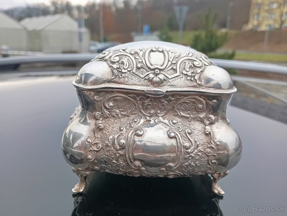 Predám striebornú cukornicku