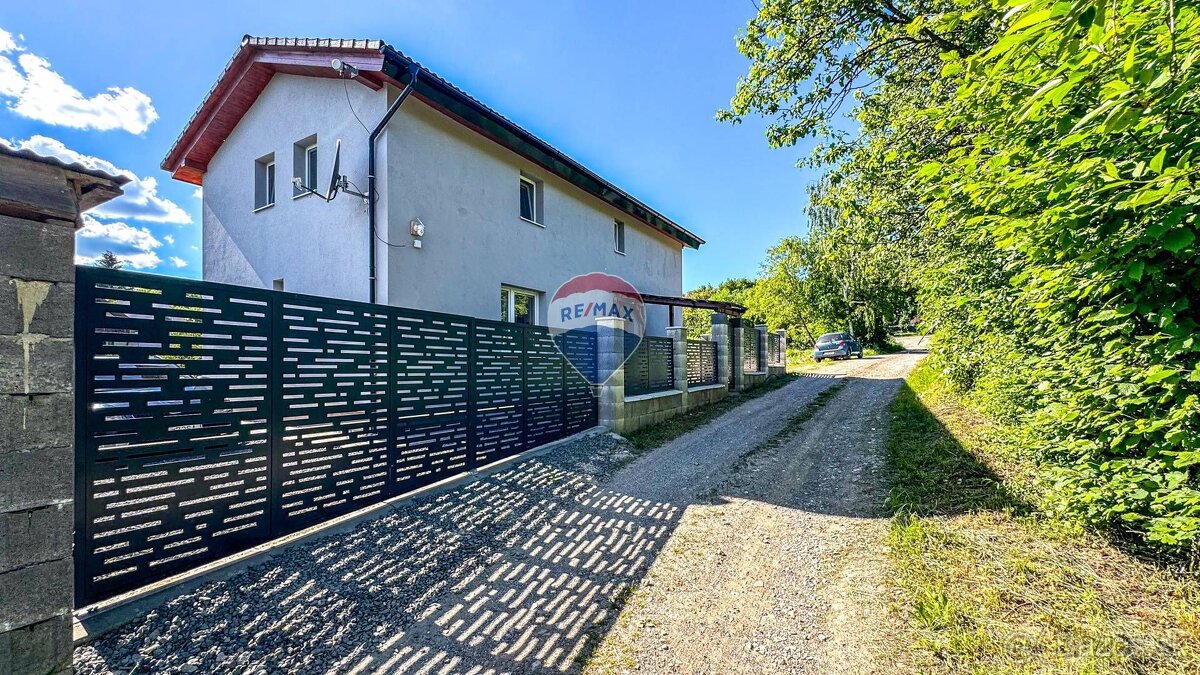 NOVOSTAVBA, Rodinný dom, 4+1izb, 696m2, +terasa, 6 min. od