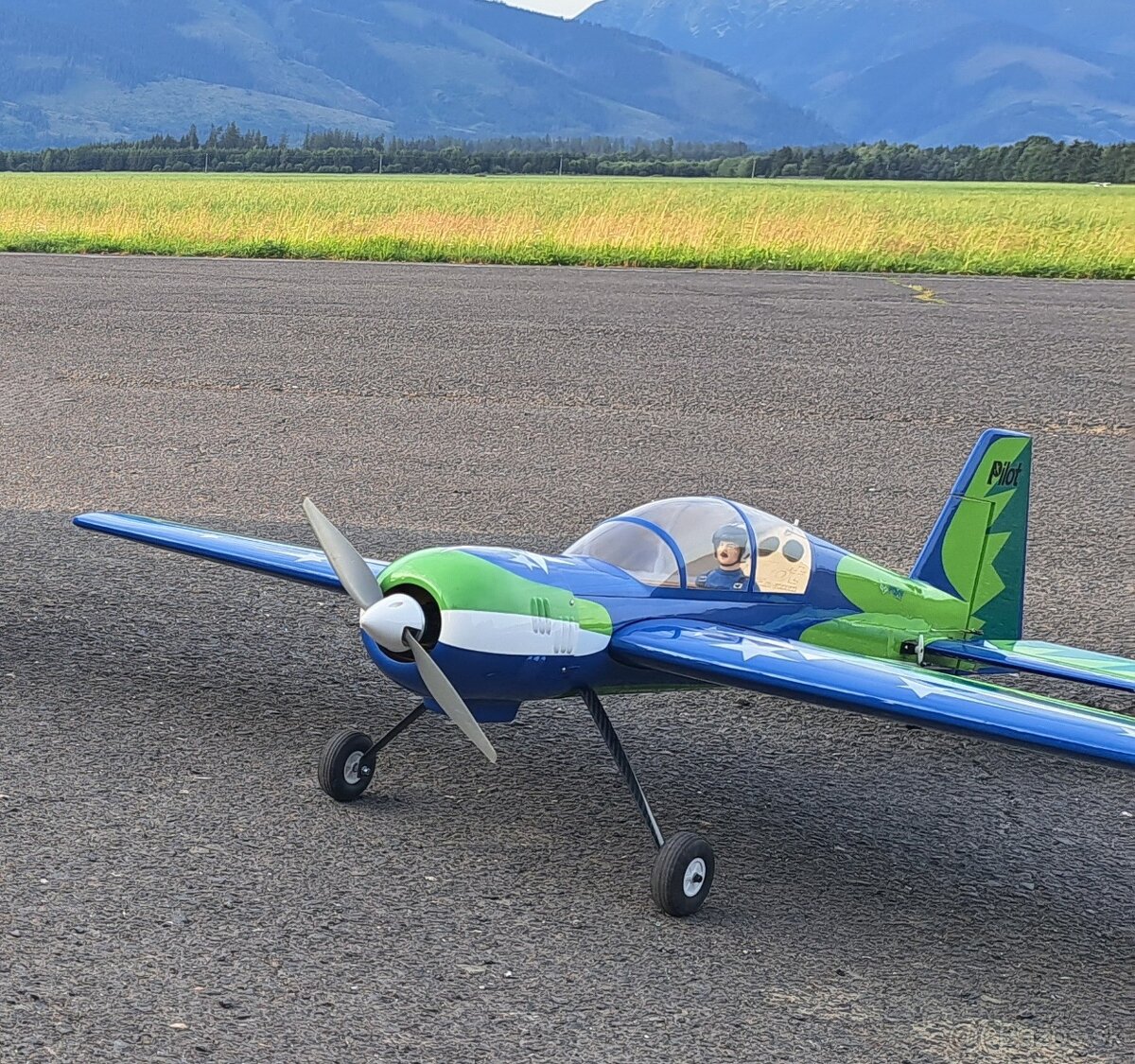 YAK54, Pilot-RC, osadene, vyborny stav, elektro