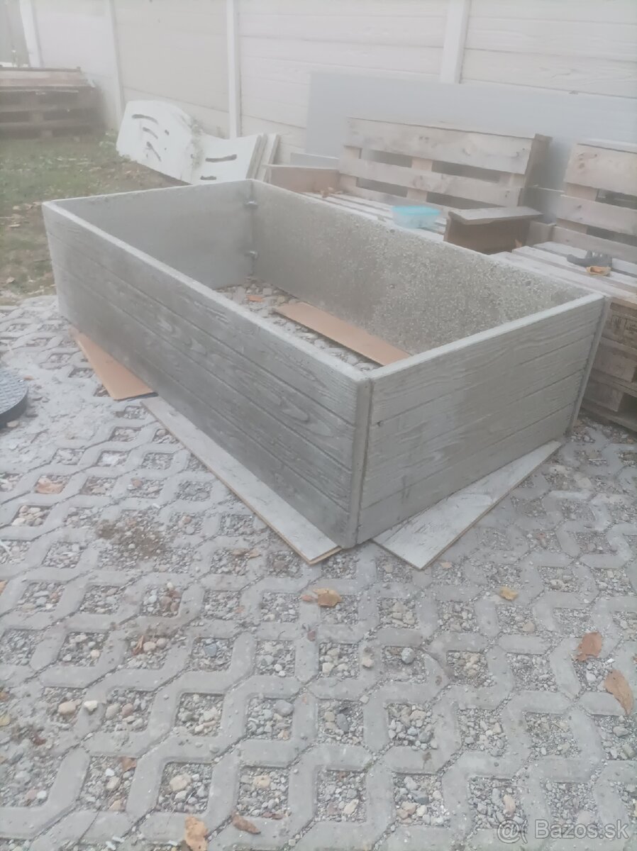 Vyvýšené záhony betónový