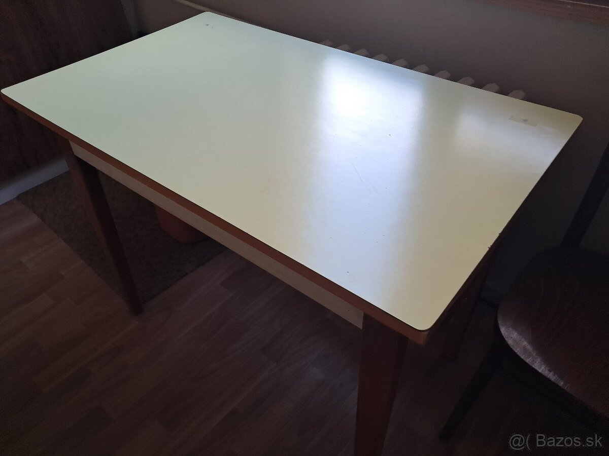 Predám stol za symbolickú cenu