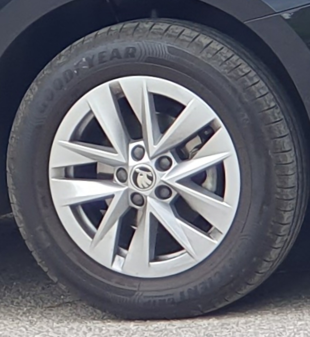 Predám komplet letne Alu kolesa 185/65 R15 na skodu fabiu 4